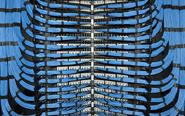 cables-cabinet Organized patch panel cables